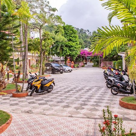 Coconut Resort Hotel Patong Экстерьер фото
